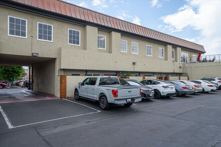 More Photos Of 1913 E 17th St, Santa Ana Office For Sale