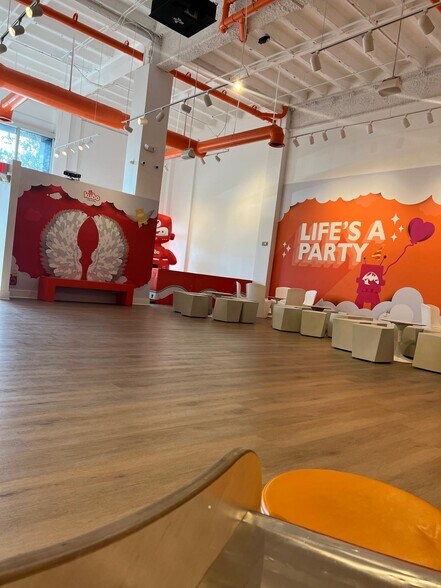 More Photos Of 8101 Biscayne Blvd, Miami Office For Sale