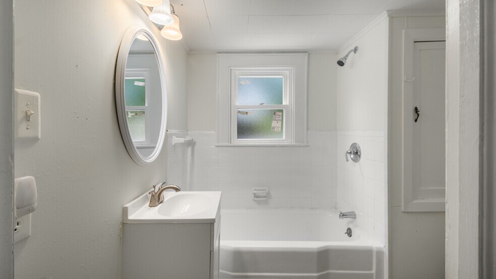 More Photos Of 10729 N Main St, Archdale Loft Creative Space For Lease