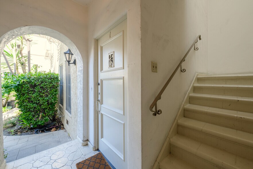 More Photos Of 6017 Whitworth Dr, Los Angeles Apartments For Sale