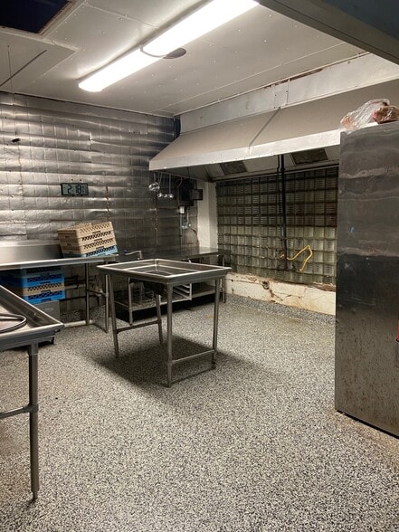 More Photos Of 815 W College Ave, Appleton Restaurant For Lease