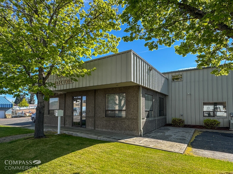 More Photos Of 850 NE 1st St, Bend Service For Lease