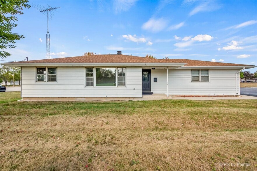 Primary Photo Of 124 E Oak Knoll Dr, Hampshire Office For Sale