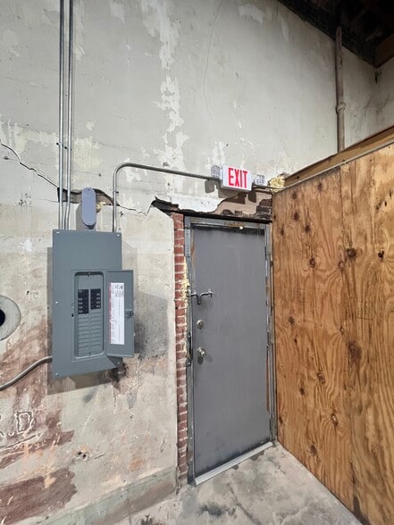 More Photos Of 400 Procter St, Port Arthur Warehouse For Lease