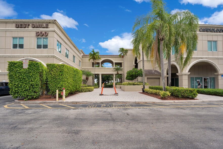 More Photos Of 400 N Hiatus Rd, Pembroke Pines Unknown For Lease