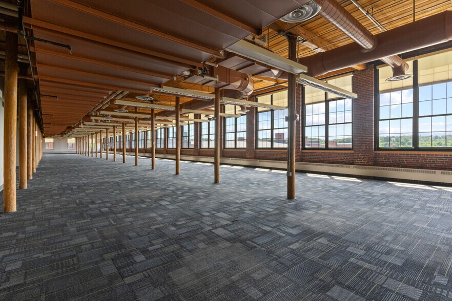 More Photos Of 140 Mill St, Lewiston Office Residential For Sale