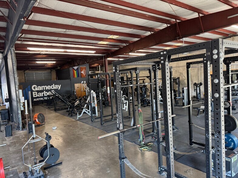 More Photos Of 1106 Smith Rd, Austin Warehouse For Lease