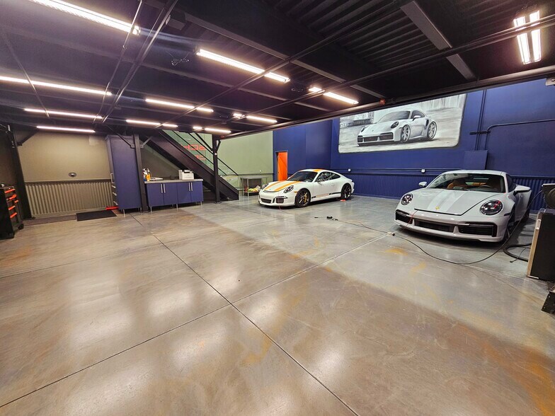More Photos Of 104 E Speed Way, Pontiac Parking Garage For Sale