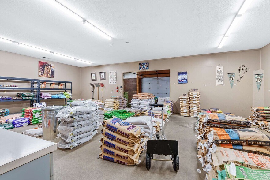 More Photos Of 22525 SW Stafford Rd, Tualatin Warehouse For Sale