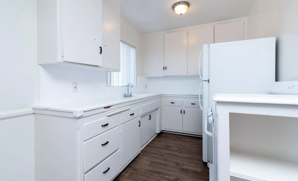 More Photos Of 543 N Ardmore Ave, Los Angeles Multifamily For Sale