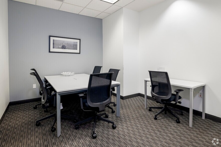 More Photos Of 2415 E Camelback Rd, Phoenix Coworking Space