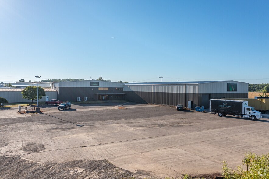 More Photos Of 3613-3615 Pacific Blvd SW, Albany Warehouse For Sale