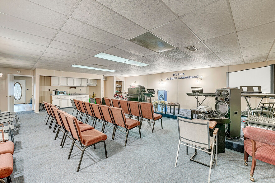 More Photos Of 3637 W 10th St, Indianapolis Office For Sale
