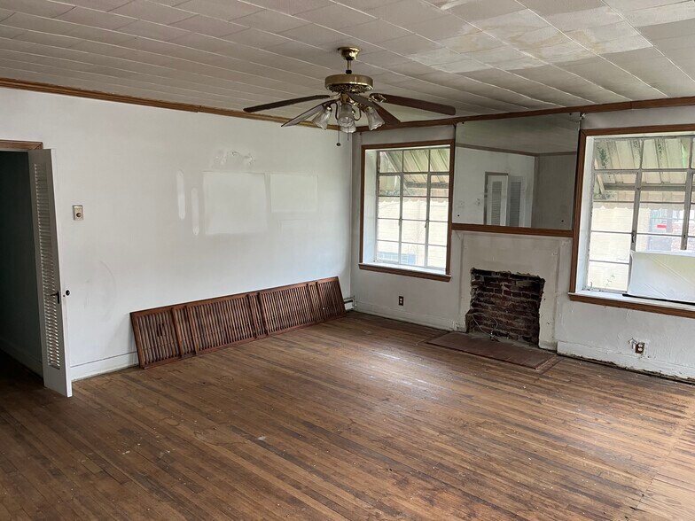 More Photos Of 503 Main St, Madison Hospitality For Sale