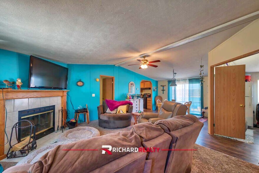 More Photos Of 12 Boysen Marina Rd, Shoshoni Marina For Sale