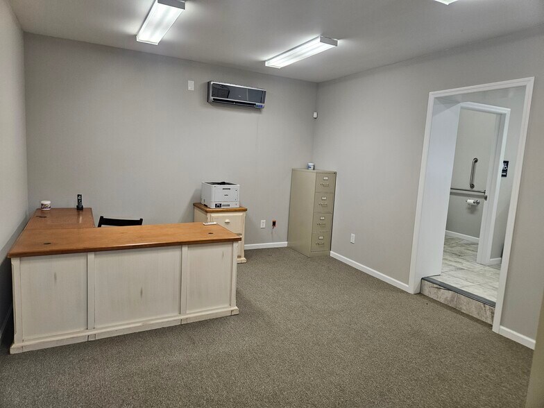 More Photos Of 105 Commerce Ave, Ewing Industrial For Sale