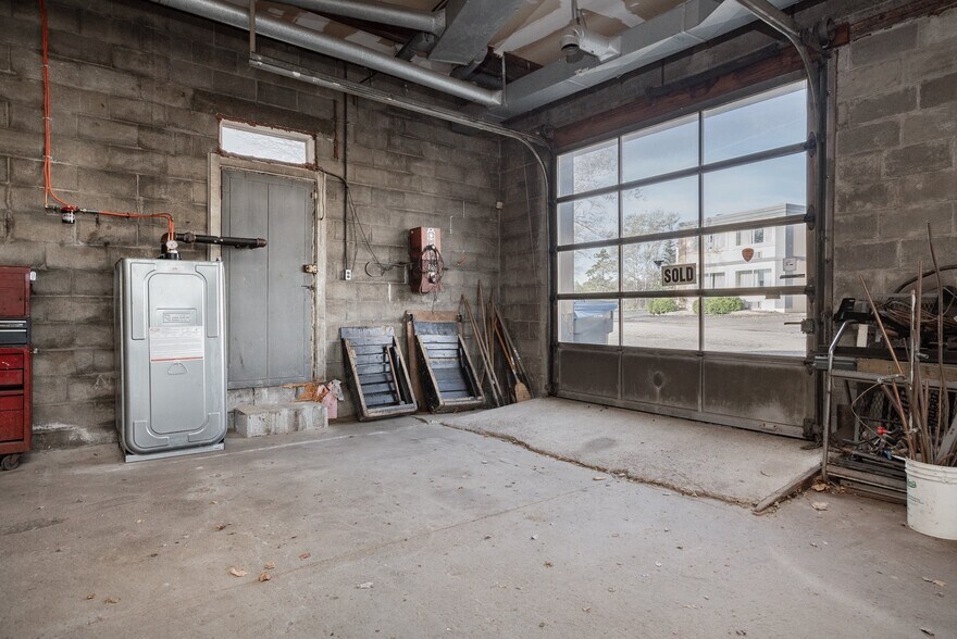 More Photos Of 146 Stewart Blvd, Brockville Light Manufacturing For Sale