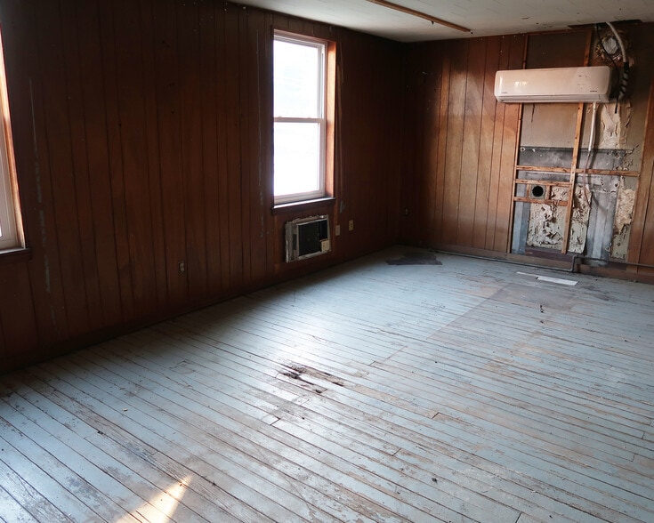 More Photos Of 411 Horace St, Cincinnati Light Manufacturing For Sale