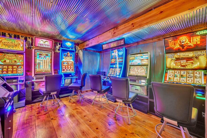 More Photos Of 602 Clark St, Utica Restaurant For Sale