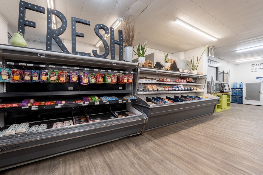 More Photos Of 205 Main St, Louisville Storefront For Sale