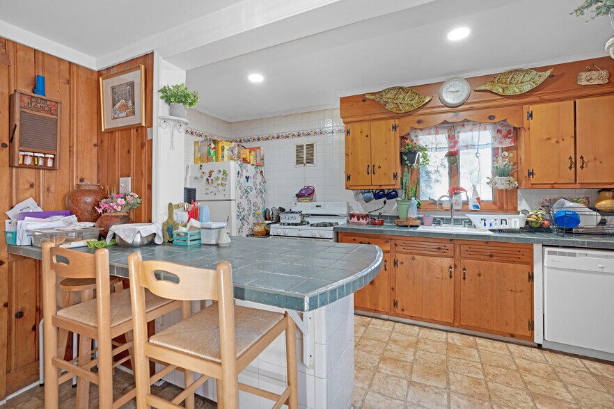 More Photos Of 307 Oak Tree Ave, South Plainfield Storefront Retail Office For Sale