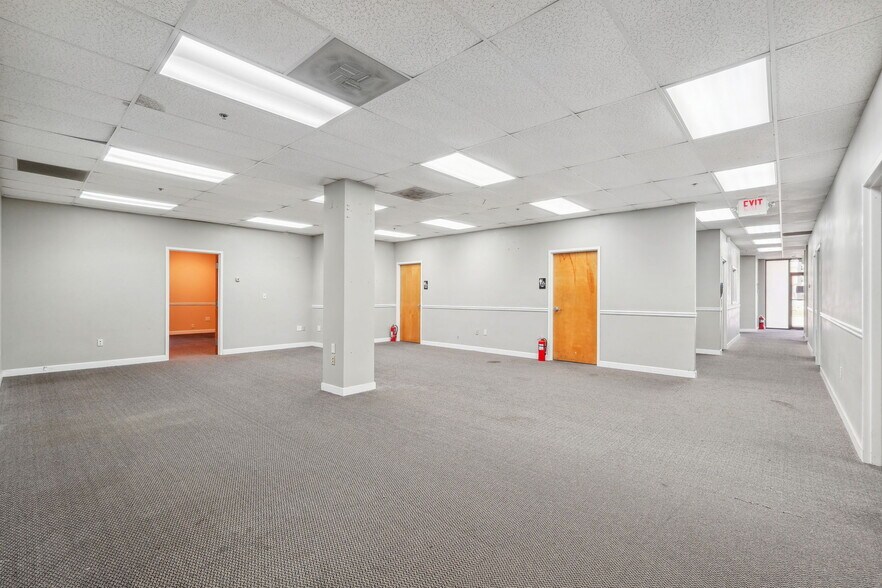 More Photos Of 3760 Peachtree Crest Dr, Duluth Industrial For Sale