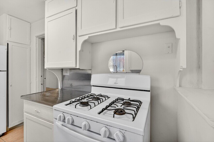 More Photos Of 4401 N 16th St, Phoenix Freestanding For Lease