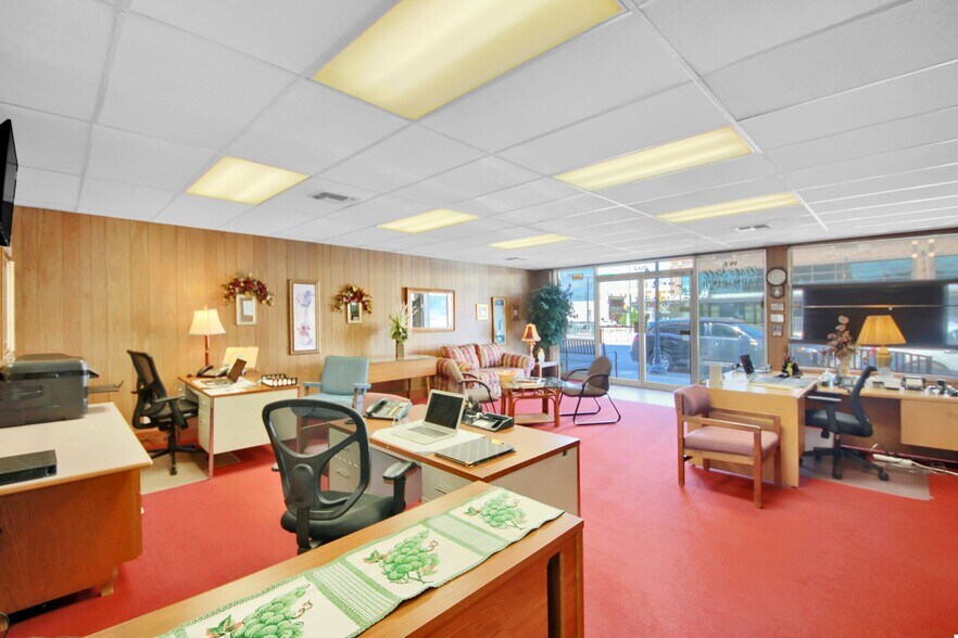 More Photos Of 202 N Main St, Taylor Loft Creative Space For Sale