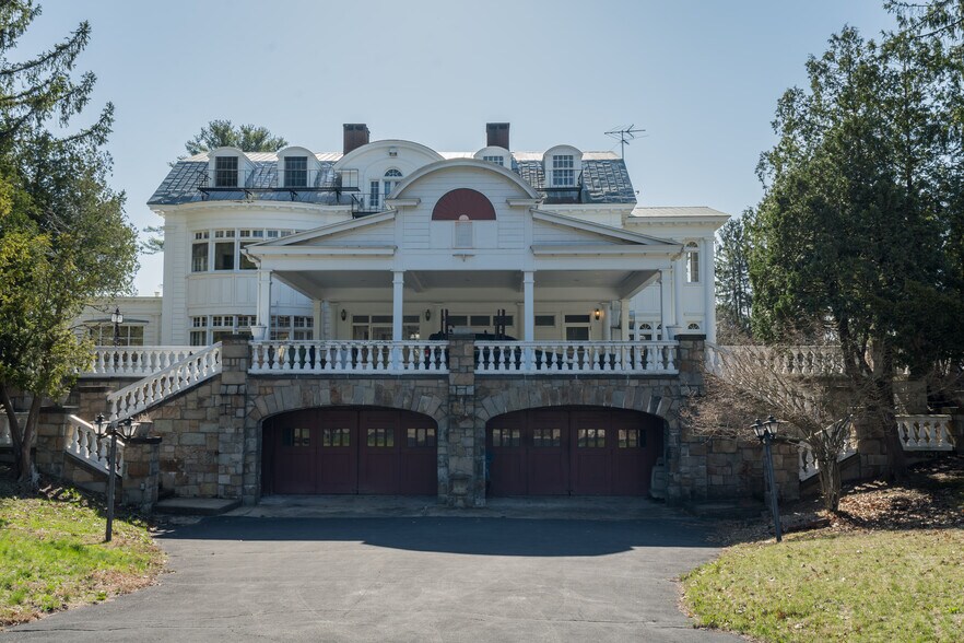 More Photos Of 2255 Ballston Ave, Saratoga Springs General Retail For Sale