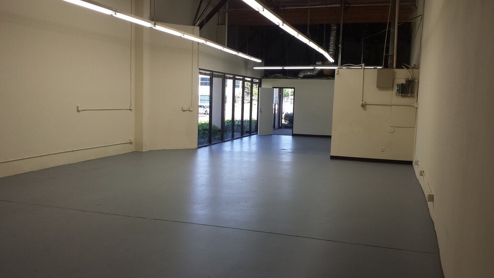 More Photos Of 23322 South Pointe Dr, Laguna Hills Industrial For Lease