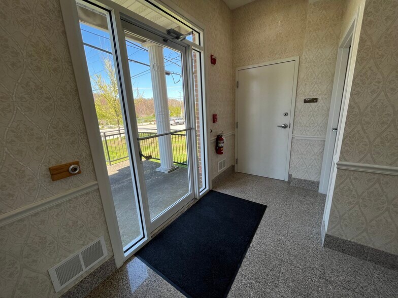 More Photos Of 100 Centerville Rd, Warwick Medical For Lease