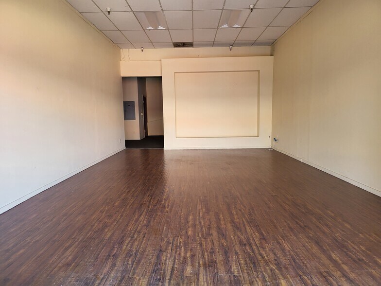 More Photos Of 1100 S San Pedro St, Los Angeles Storefront For Lease