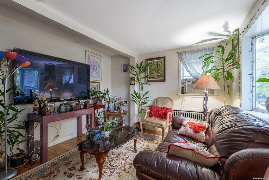 More Photos Of 52 Graywood Rd, Port Washington Apartments For Sale