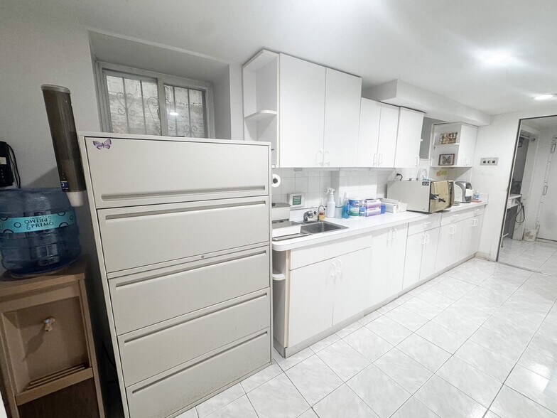 More Photos Of 4407 30th Ave, Astoria Flex For Lease