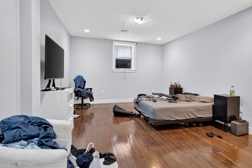 More Photos Of 83 Beaver St, Albany Apartments For Sale