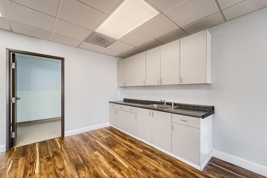 More Photos Of 5472 Arapahoe Ave, Boulder Auto Repair For Lease