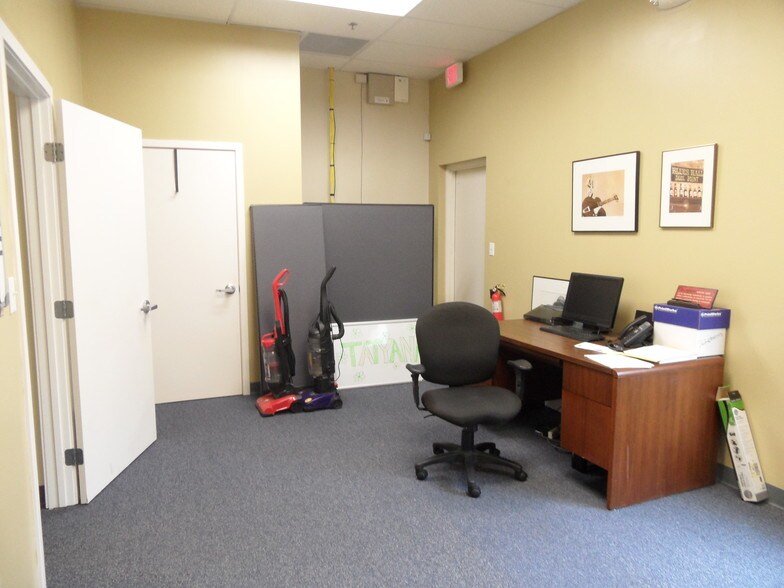 More Photos Of 1507 Park Center Dr, Orlando Office For Lease