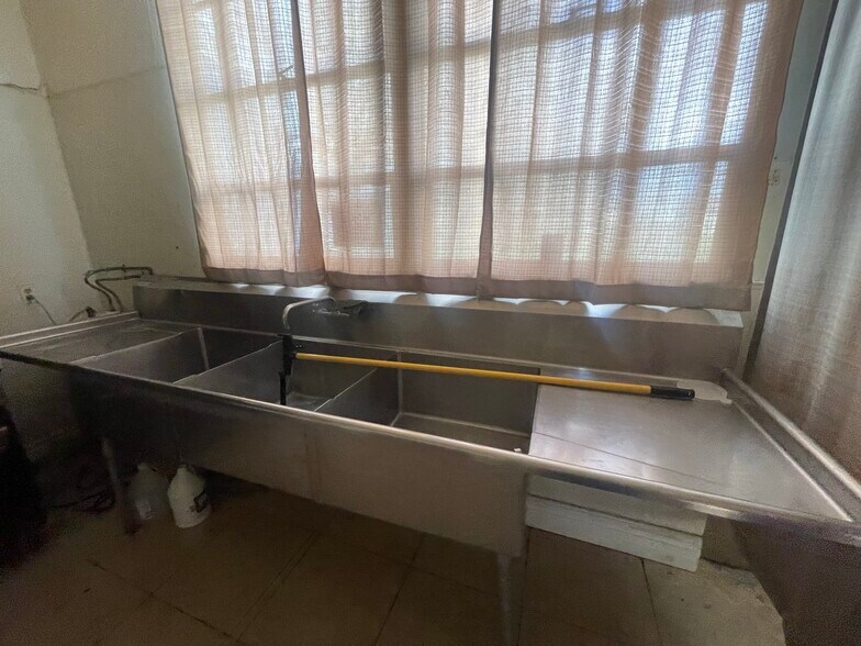 More Photos Of 3635 Calaveras Ave, Stockton Religious Facility For Sale