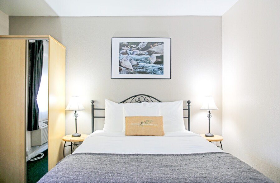 More Photos Of 816 W Main St, Grass Valley Hotel For Sale