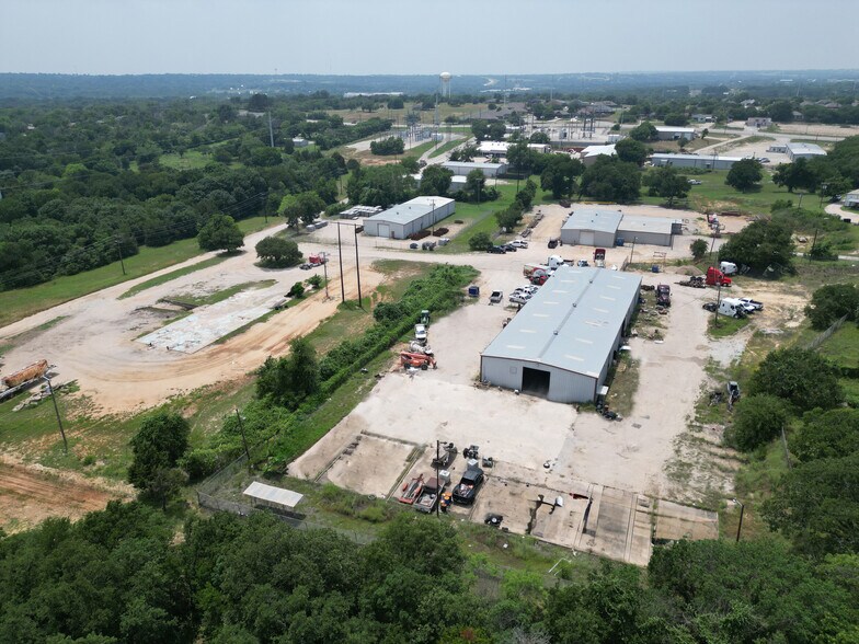 More Photos Of 207 Samuel Dr, Weatherford Warehouse For Lease