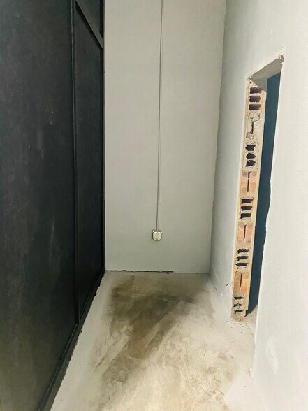 More Photos Of 114 W Ikard St, Henrietta Office For Sale