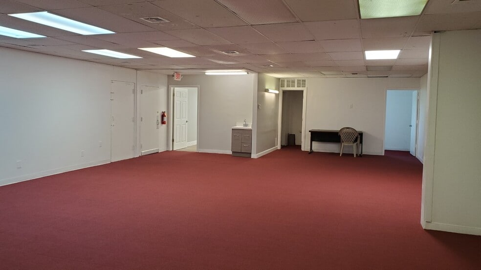 More Photos Of 2670 N University Dr, Sunrise Storefront Retail Office For Lease