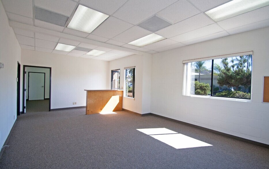 More Photos Of 826 Rancheros Dr, San Marcos Warehouse For Lease