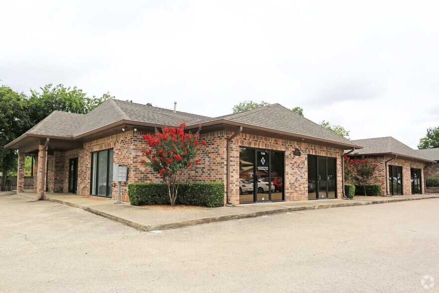 More Photos Of 206 Elm St, Lewisville Office For Sale