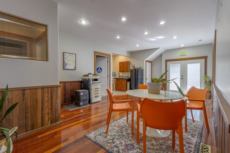 More Photos Of 230 Center St, Healdsburg Office For Lease