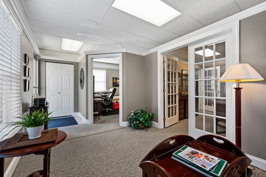 More Photos Of 450 Castle Shannon Blvd, Pittsburgh Storefront For Sale