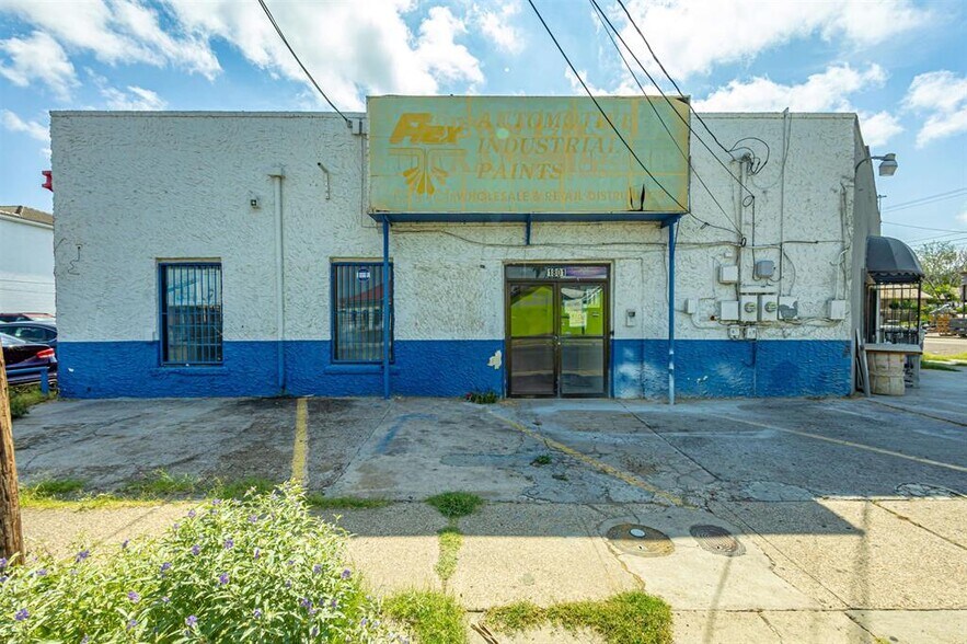 More Photos Of 1801 San Bernardo Ave, Laredo General Retail For Sale