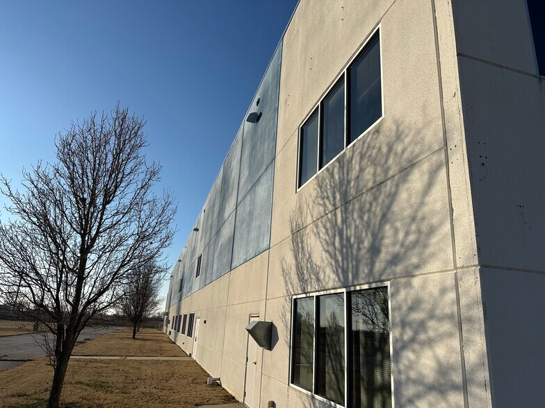 More Photos Of 2976 S 614 Rd, Quapaw Manufacturing For Sale