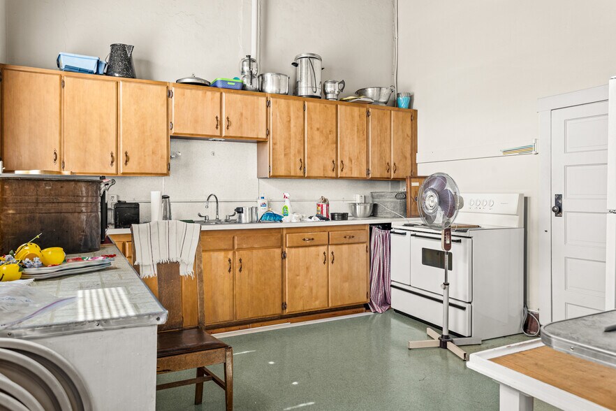 More Photos Of 305 E 1st St, Cle Elum Post Office For Sale