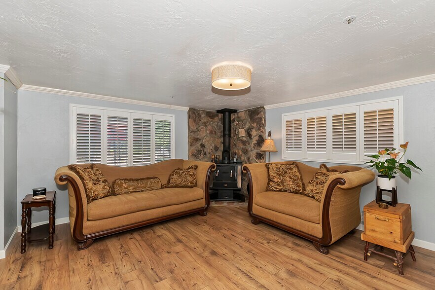 More Photos Of 39226 N Shore Dr, Fawnskin Restaurant For Sale